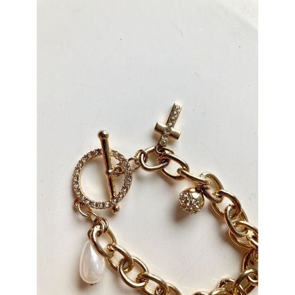GUESS Gold Tone Rhinestone Pearl Tassel Crucifix Chain Link Charm Bracelet - Picture 6 of 7